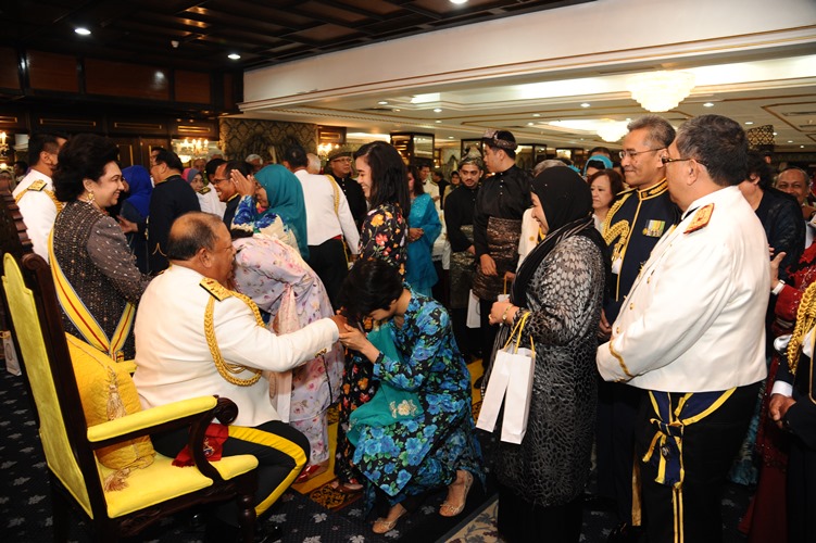 3. Adat Tertib Hormat Ketia Tuanku Bersemayam Duduk