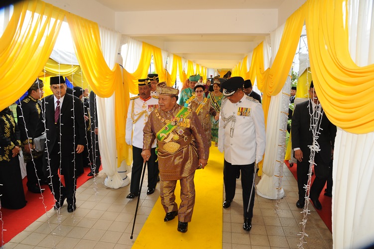 4. Adat Tertib Ketika Mengiringi Duli Tuanku